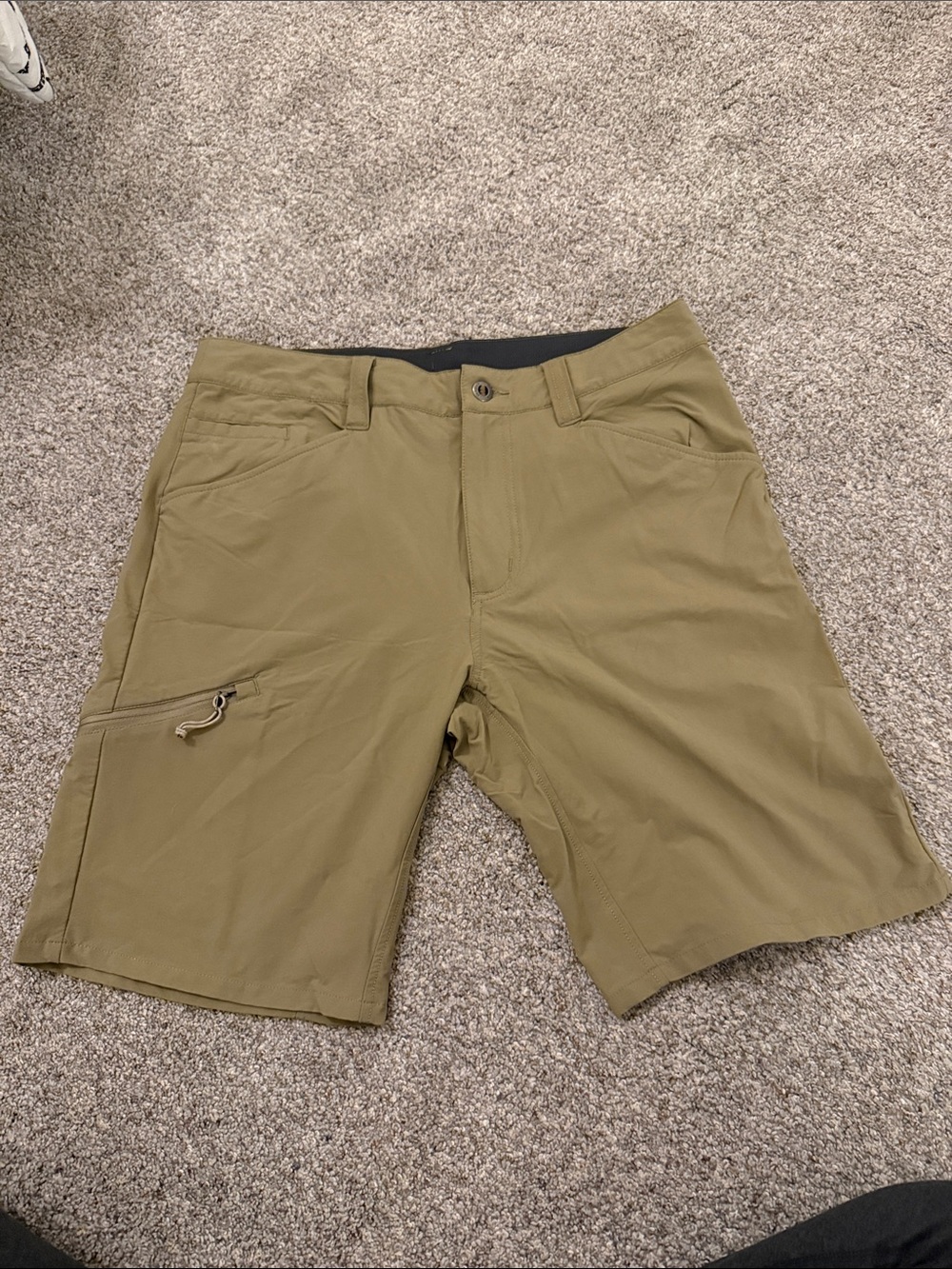 Patagonia Men's Quandary Khaki Active Shorts 10 in. Size 33